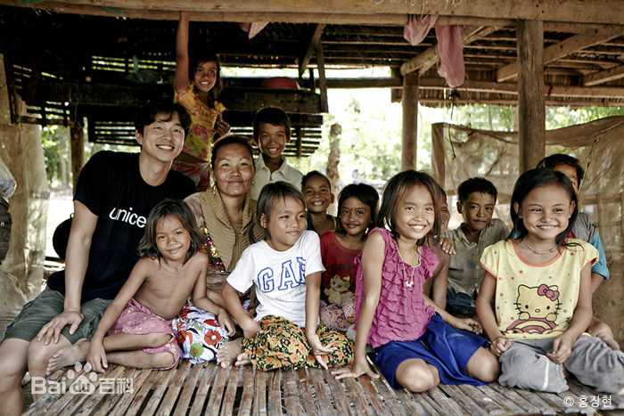孔刘( （韩文）Gong Yoo（英文）)社会活动图册壁纸壁纸