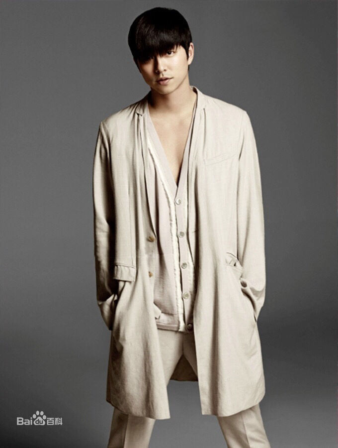 孔刘( （韩文）Gong Yoo（英文）)采访相关图集素颜照相册