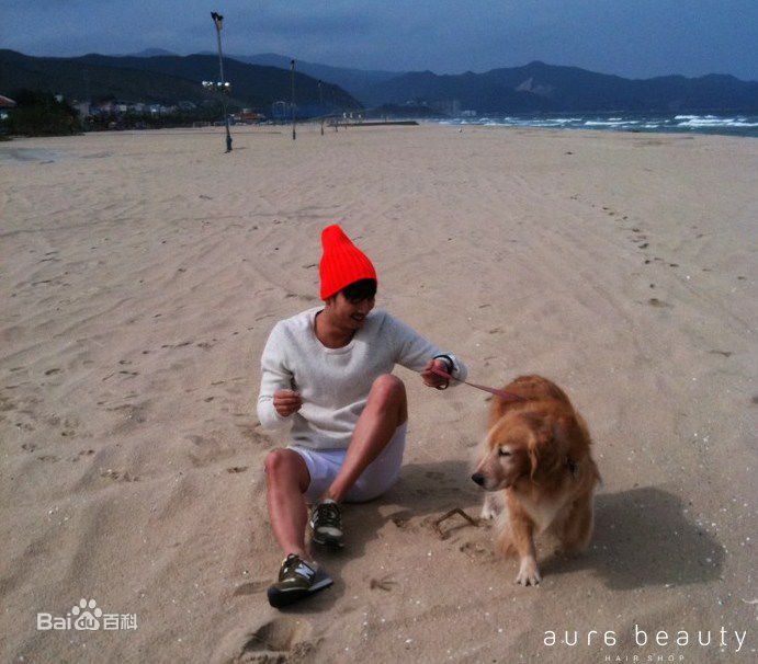 孔刘( （韩文）Gong Yoo（英文）)采访相关图集素颜照相册