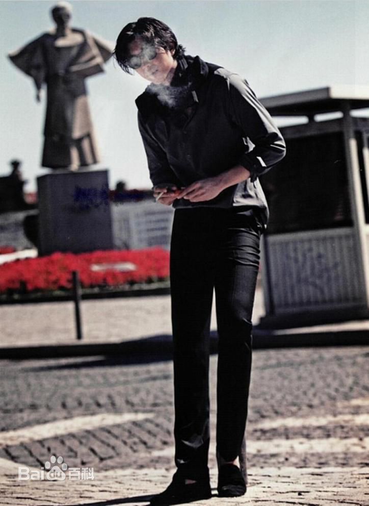 孔刘( （韩文）Gong Yoo（英文）)采访相关图集素颜照相册