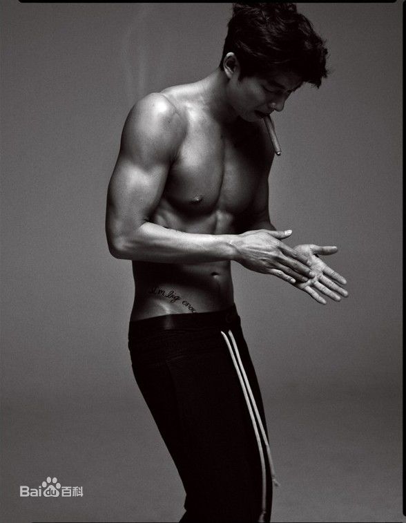 孔刘( （韩文）Gong Yoo（英文）)采访相关图集素颜照相册