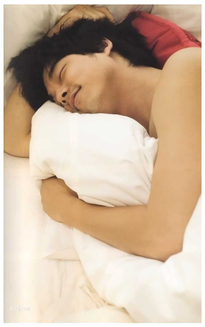 孔刘( （韩文）Gong Yoo（英文）)采访相关图集素颜照相册