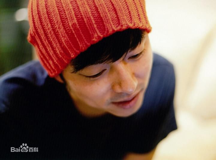 孔刘( （韩文）Gong Yoo（英文）)采访相关图集素颜照相册