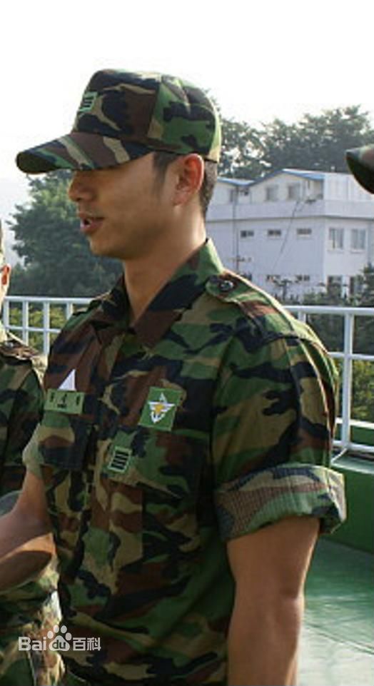 孔刘( （韩文）Gong Yoo（英文）)从军影集图册