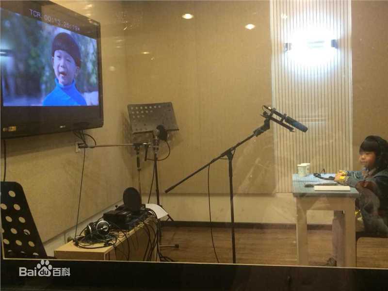 王天泽(Lucas)在《樱桃红之袖珍妈妈》幕后影集中的