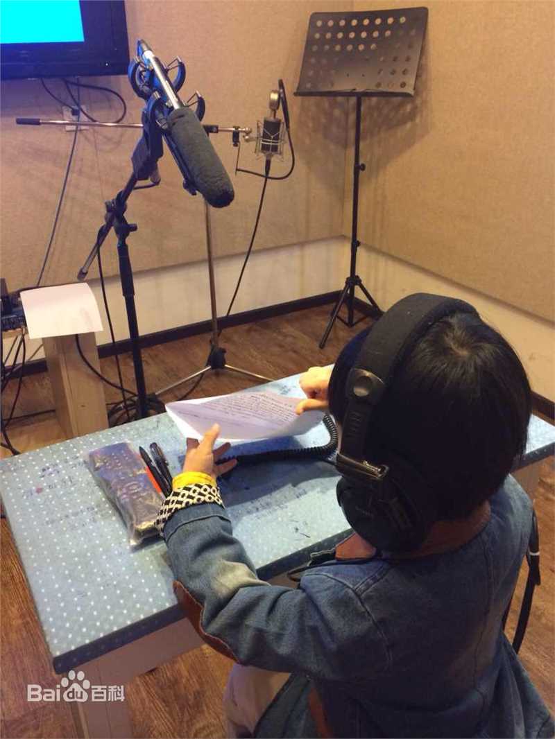 王天泽(Lucas)在《樱桃红之袖珍妈妈》幕后影集中的