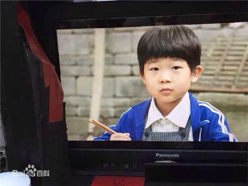 高清王天泽(Lucas)在《俺娘田小草》饰演李小浩片场资料影集中的图册