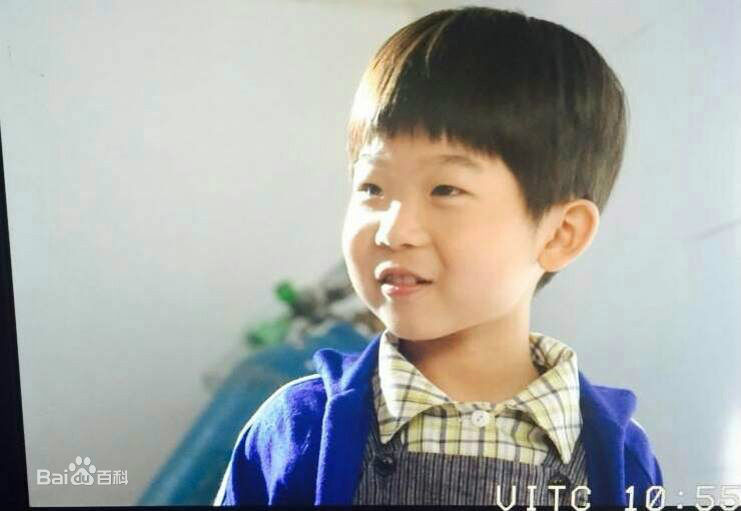 高清王天泽(Lucas)在《俺娘田小草》饰演李小浩片场资料影集中的图册