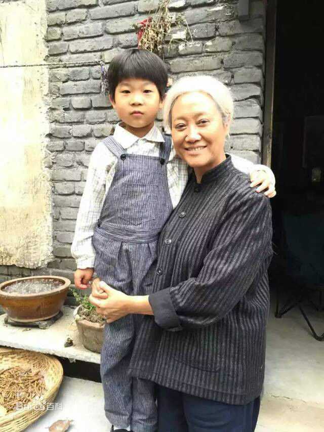 高清王天泽(Lucas)在《俺娘田小草》饰演李小浩片场资料影集中的图册