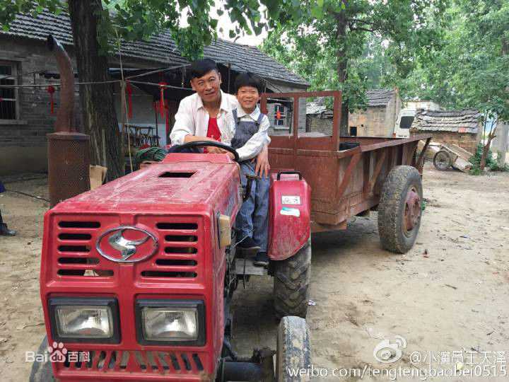 高清王天泽(Lucas)在《俺娘田小草》饰演李小浩片场资料影集中的图册