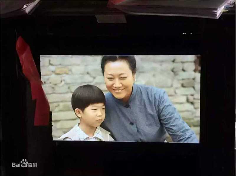 高清王天泽(Lucas)在《俺娘田小草》饰演李小浩片场资料影集中的图册