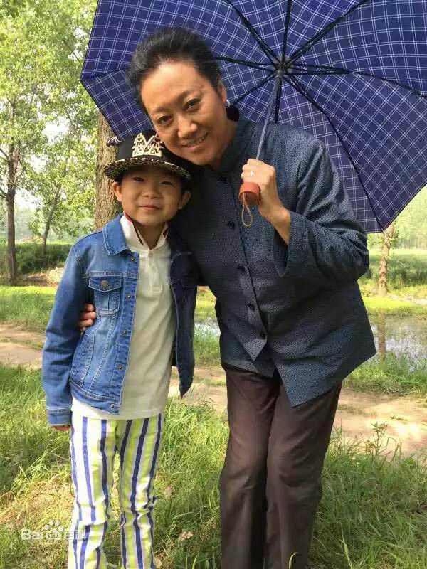 高清王天泽(Lucas)在《俺娘田小草》饰演李小浩片场资料影集中的图册