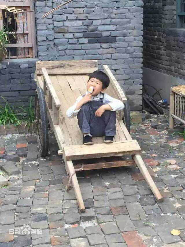 高清王天泽(Lucas)在《俺娘田小草》饰演李小浩片场资料影集中的图册