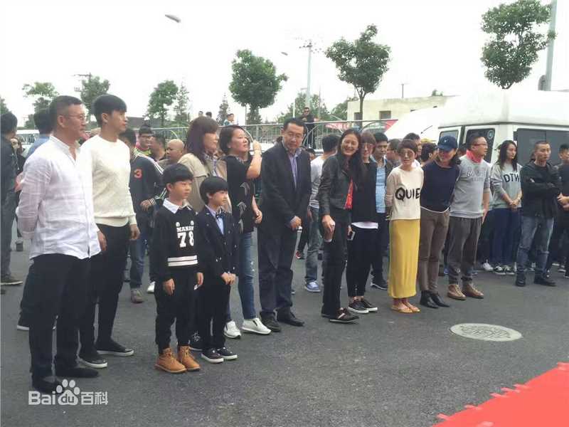 高清王天泽(Lucas)在《我的前半生》饰演冷佳清，开机典礼中的图册