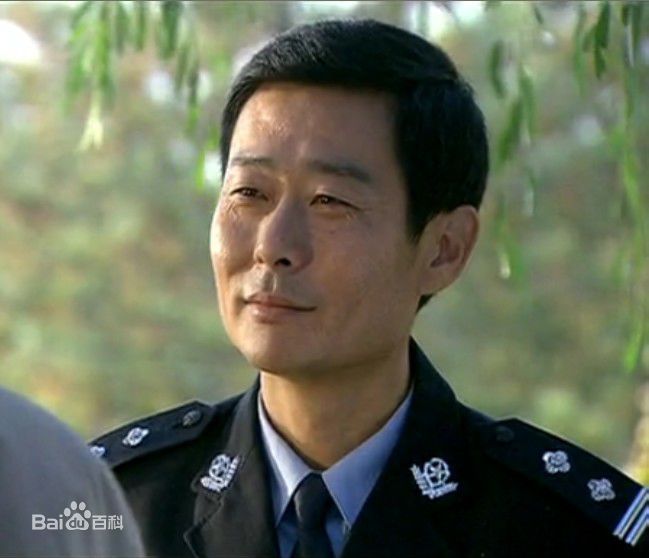 霍青的警察形象图片图集