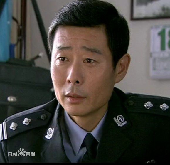 霍青的警察形象图片图集