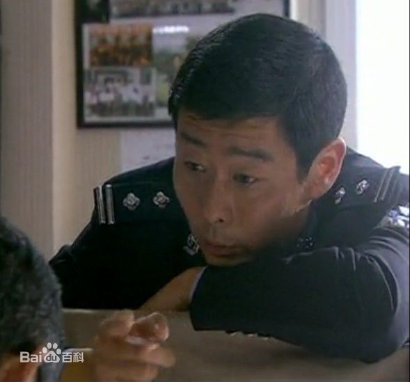 霍青的警察形象图片图集