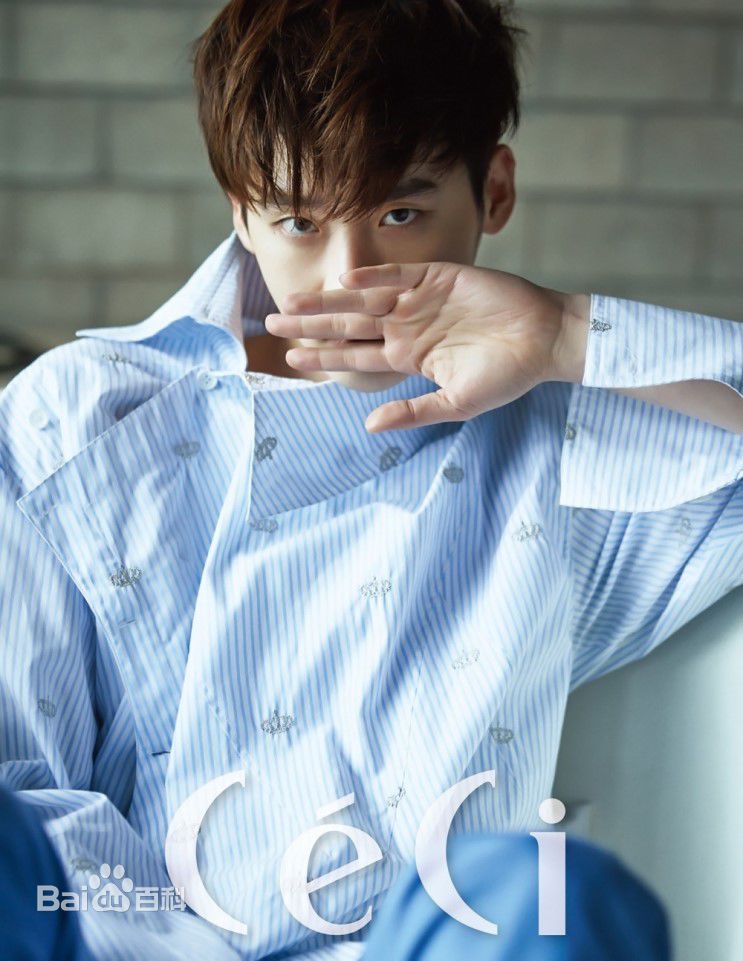 李钟硕(Lee Jong Suk)CeCi生活照