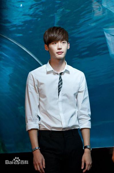 高清李钟硕(Lee Jong Suk)在《听见你的声音》中的图册