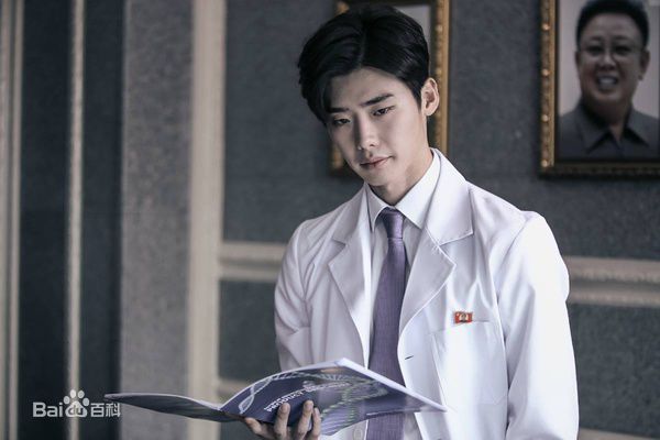 精选李钟硕(Lee Jong Suk)在《Doctor异乡人》中的图册