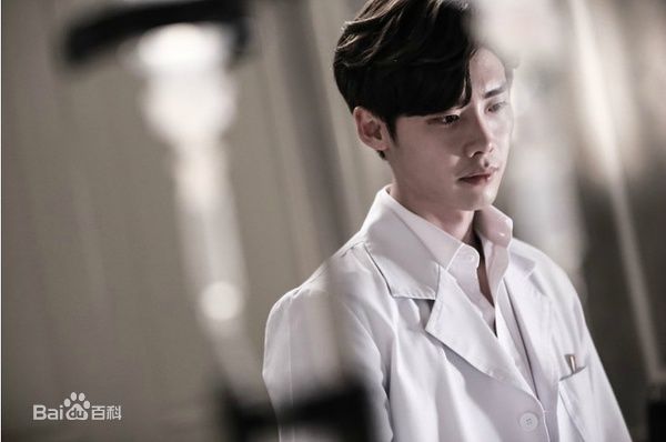 精选李钟硕(Lee Jong Suk)在《Doctor异乡人》中的图册