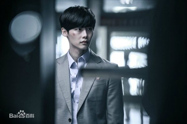 精选李钟硕(Lee Jong Suk)在《Doctor异乡人》中的图册
