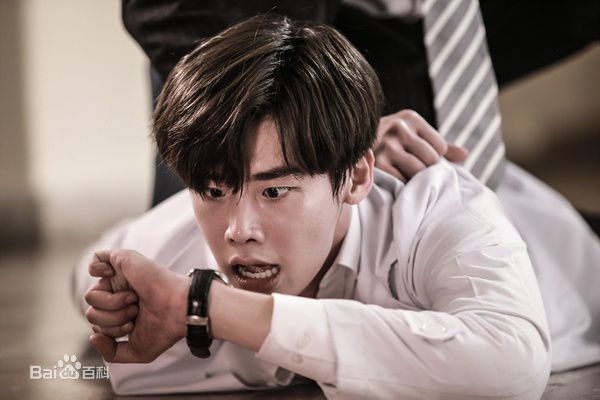精选李钟硕(Lee Jong Suk)在《Doctor异乡人》中的图册