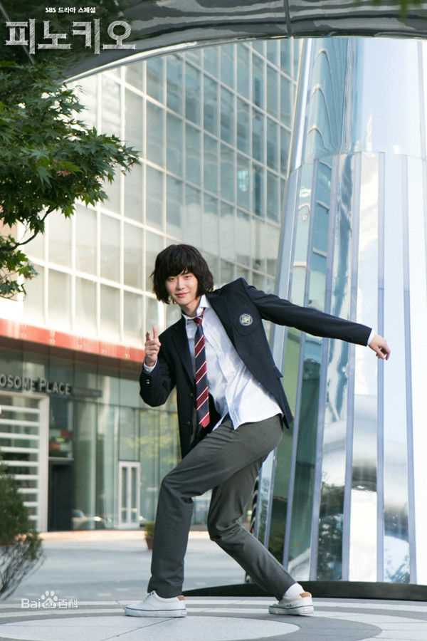 精选李钟硕(Lee Jong Suk)在《匹诺曹》中的图册