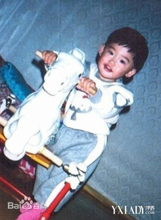 李钟硕(Lee Jong Suk)个人生活照片图片图册