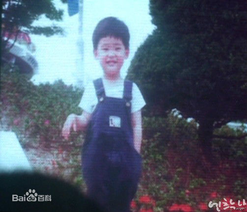 李钟硕(Lee Jong Suk)个人生活照片图片图册