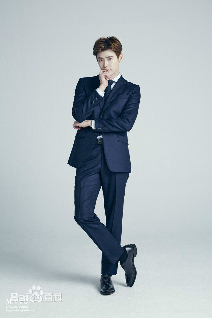 李钟硕(Lee Jong Suk)个人画报前后照片