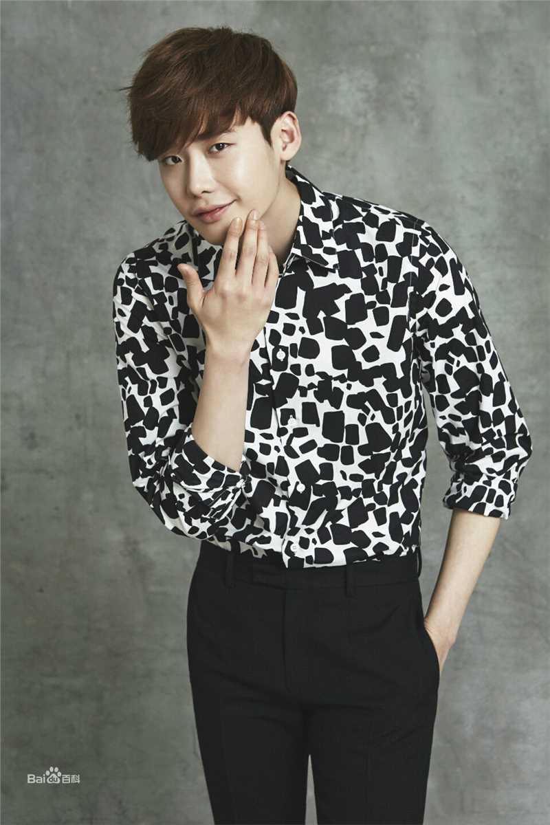 李钟硕(Lee Jong Suk)个人画报前后照片