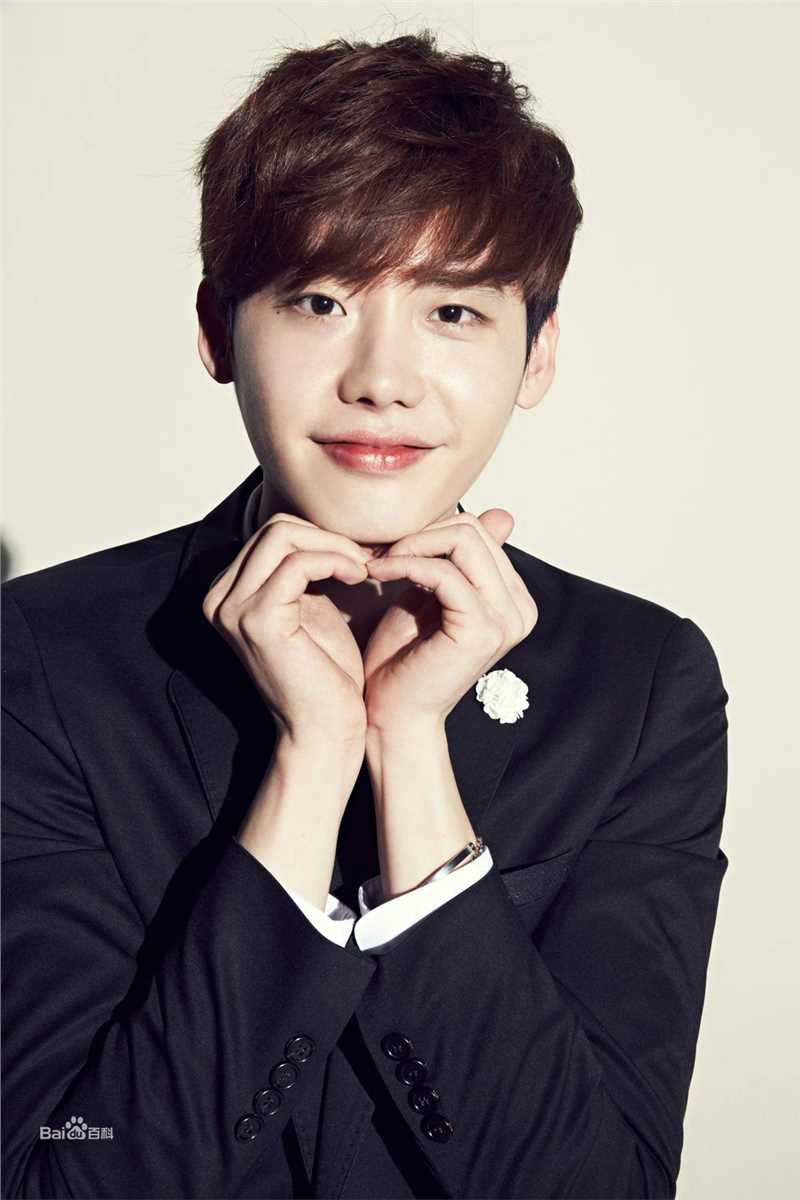李钟硕(Lee Jong Suk)个人画报前后照片