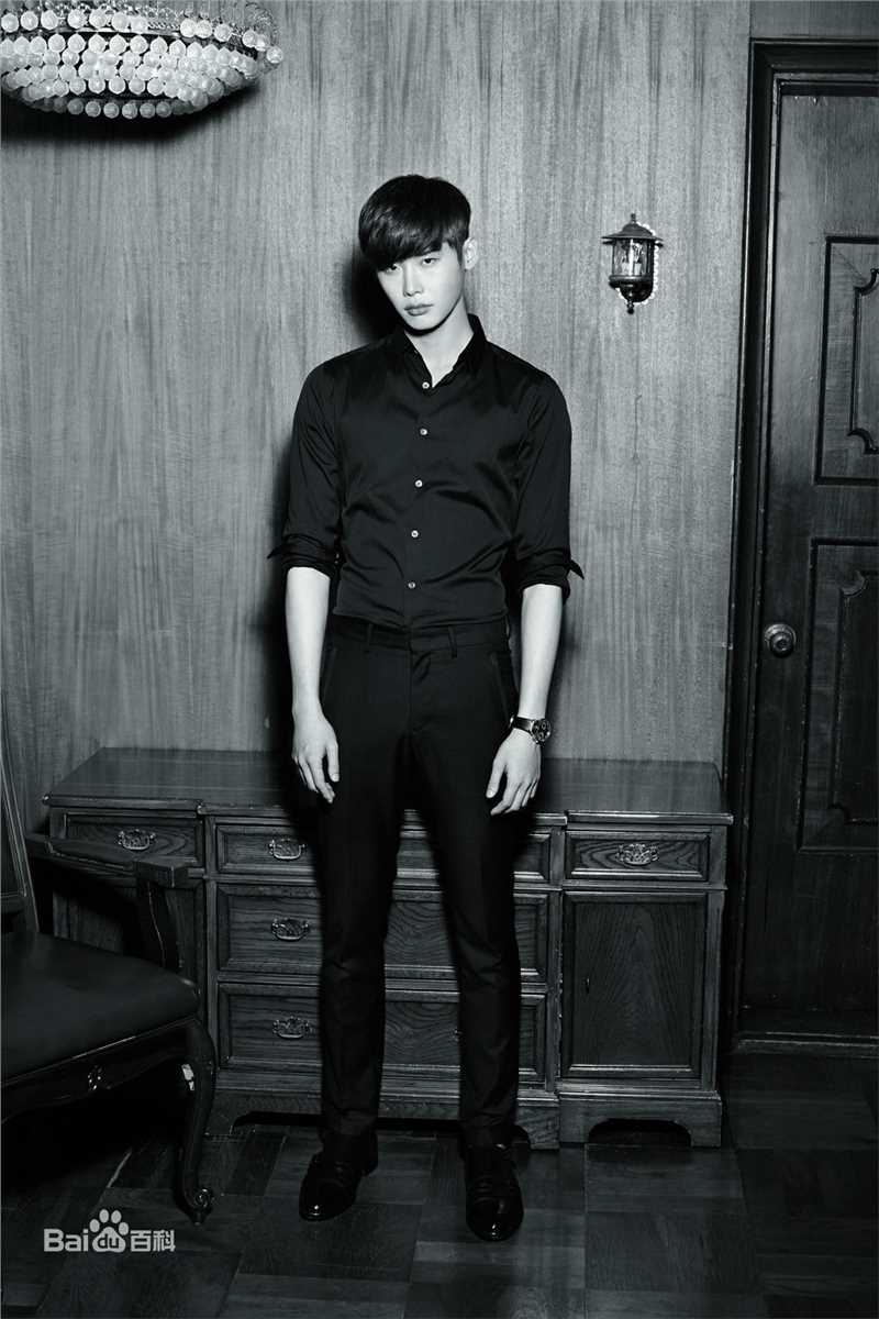 李钟硕(Lee Jong Suk)个人画报前后照片