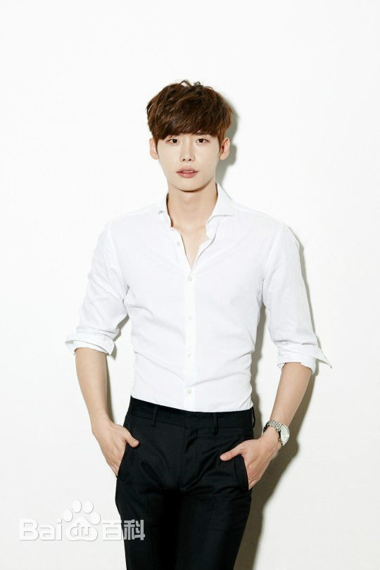 李钟硕(Lee Jong Suk)个人画报前后照片