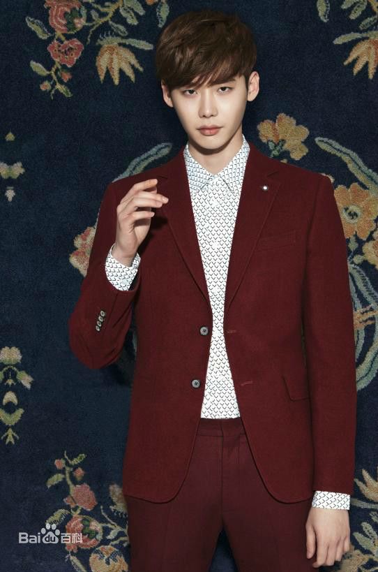 李钟硕(Lee Jong Suk)个人画报前后照片