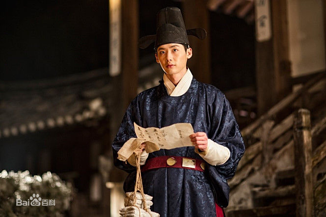 最优质李钟硕(Lee Jong Suk)在《观相》中的相册