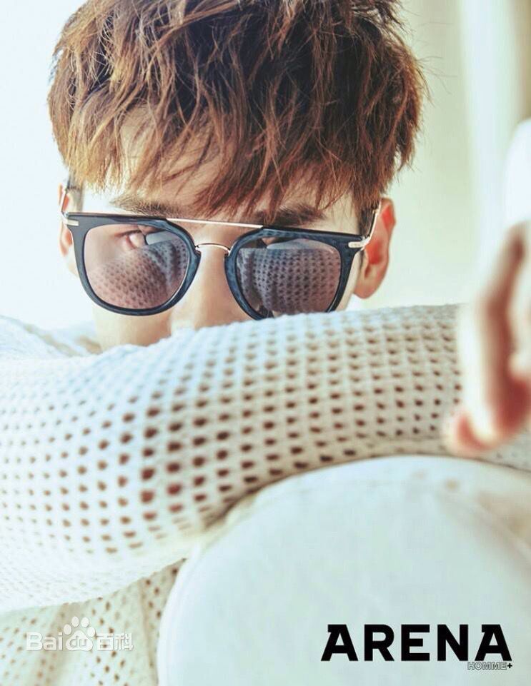 李钟硕(Lee Jong Suk)ARENA素颜照壁纸