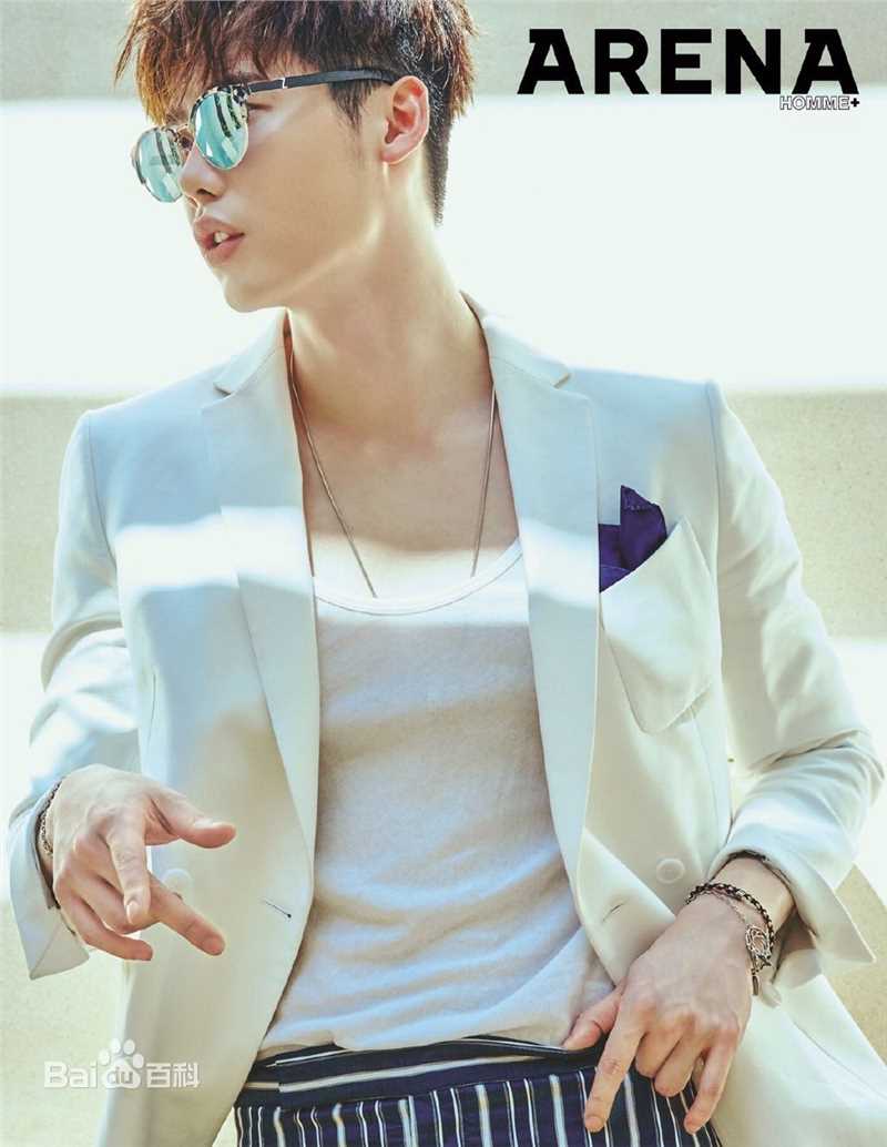 李钟硕(Lee Jong Suk)ARENA素颜照壁纸