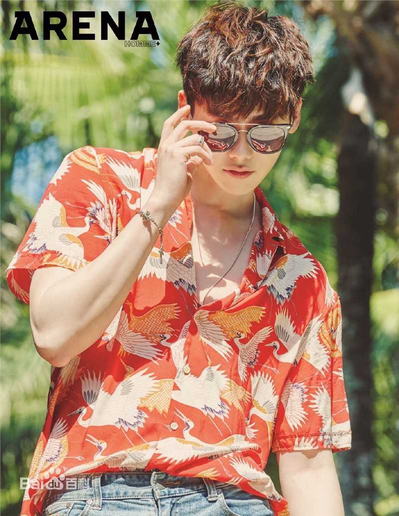 李钟硕(Lee Jong Suk)ARENA素颜照壁纸