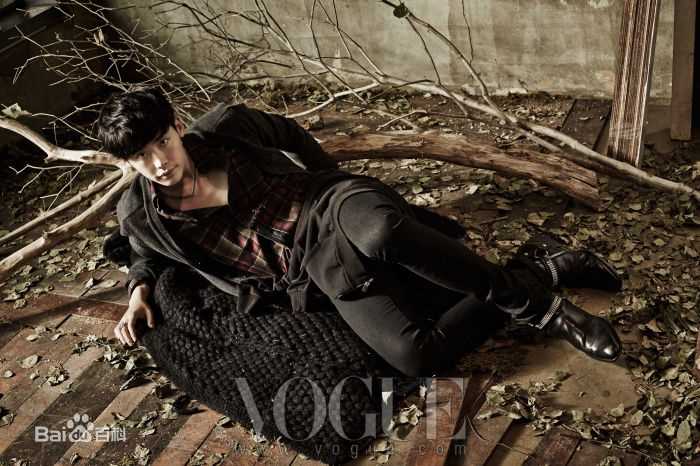 李钟硕(Lee Jong Suk)VOGUE生活照相册
