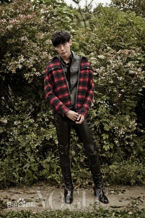 李钟硕(Lee Jong Suk)VOGUE生活照相册