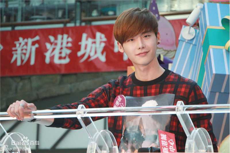 李钟硕(Lee Jong Suk)20131201 香港商场亮灯仪式素颜照相册