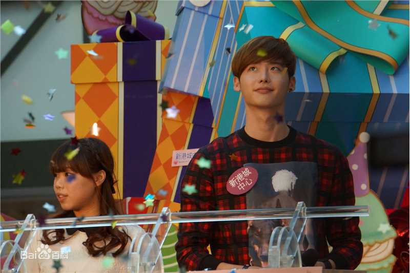 李钟硕(Lee Jong Suk)20131201 香港商场亮灯仪式素颜照相册