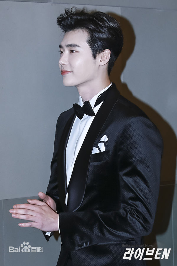 李钟硕(Lee Jong Suk)20161230 2016 MBC演技大赏出席及获奖前后照片