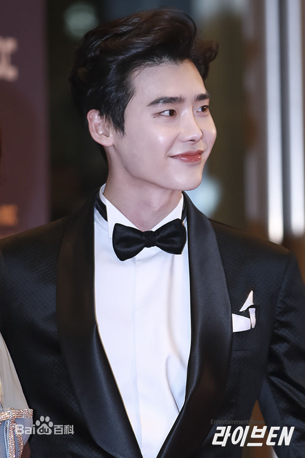 李钟硕(Lee Jong Suk)20161230 2016 MBC演技大赏出席及获奖前后照片