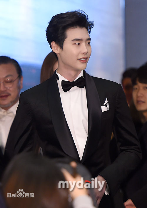 李钟硕(Lee Jong Suk)20161230 2016 MBC演技大赏出席及获奖前后照片