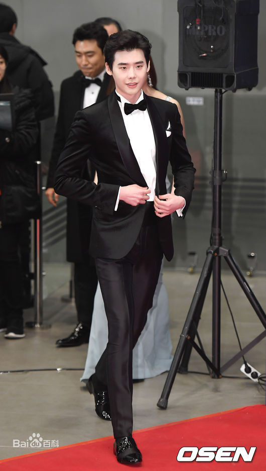 李钟硕(Lee Jong Suk)20161230 2016 MBC演技大赏出席及获奖前后照片