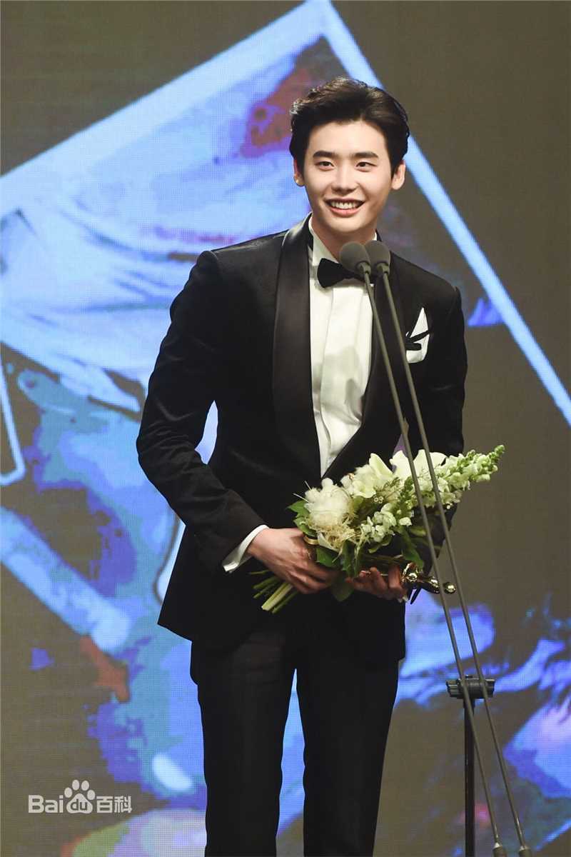 李钟硕(Lee Jong Suk)20161230 2016 MBC演技大赏出席及获奖前后照片