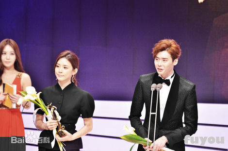 李钟硕(Lee Jong Suk)20131116 APAN  STAR AWARDS出席及获奖图片图集